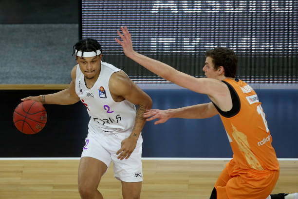 也反映了球 也反映了球