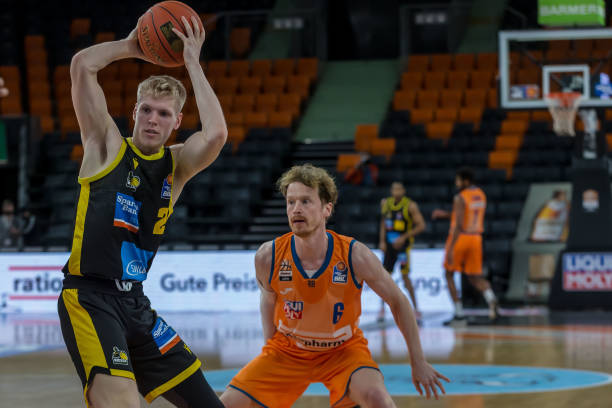 他总是仔细 他总是仔细