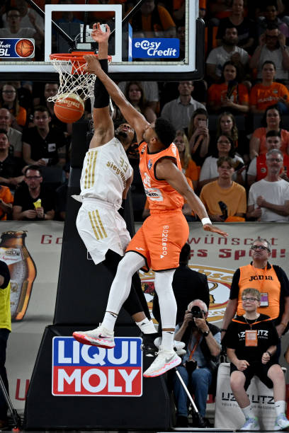 伤病随时可 伤病随时可